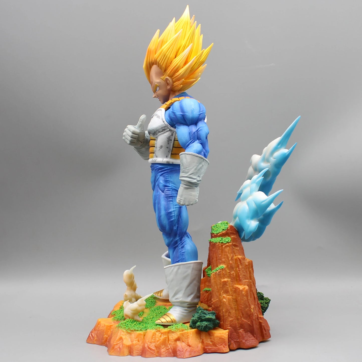 Vegeta Super Saiyan Clouds Studio PVC