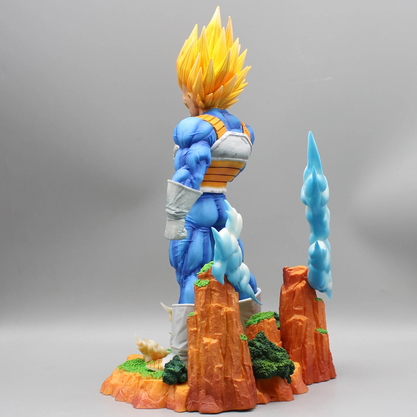 Vegeta Super Saiyan Clouds Studio PVC