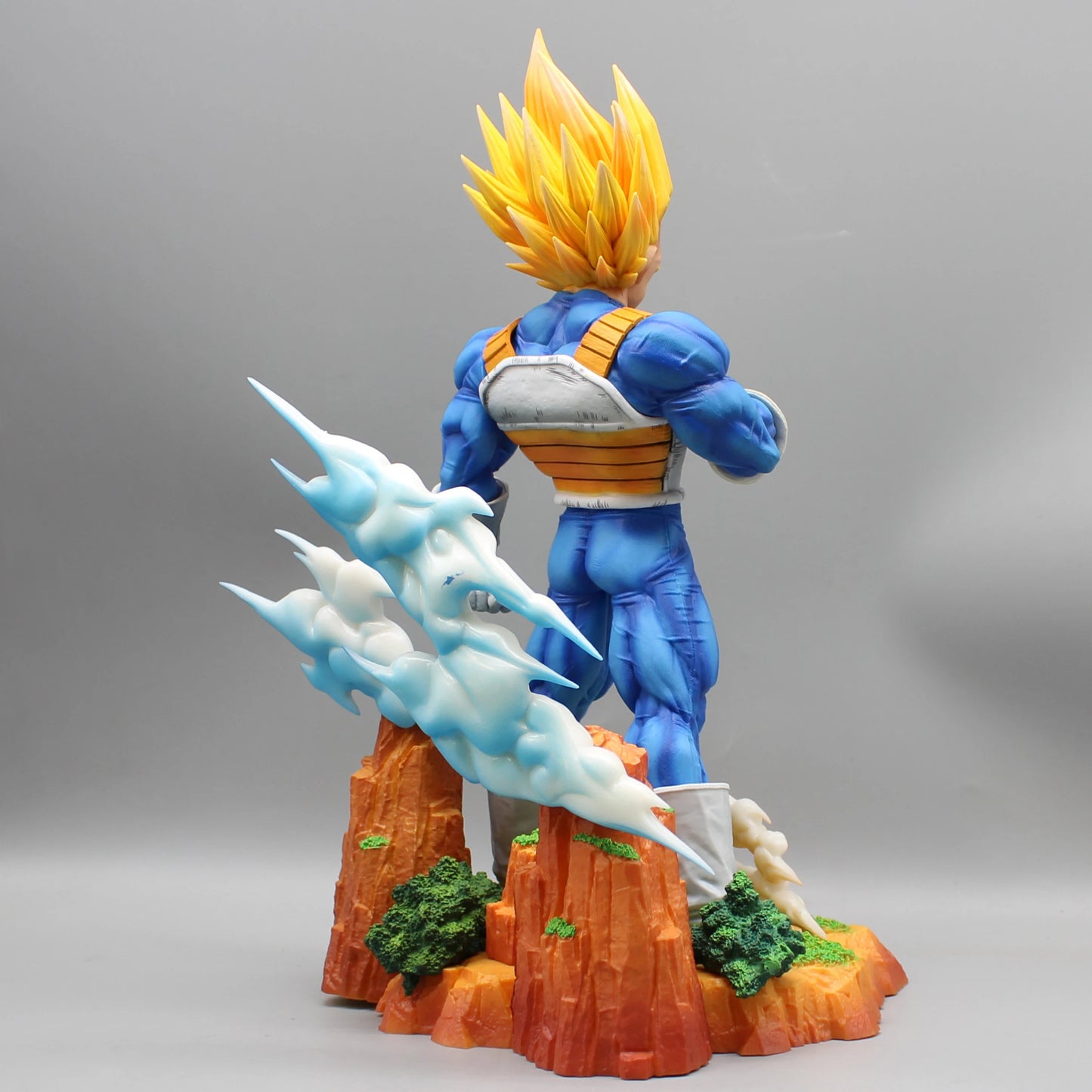 Vegeta Super Saiyan Clouds Studio PVC