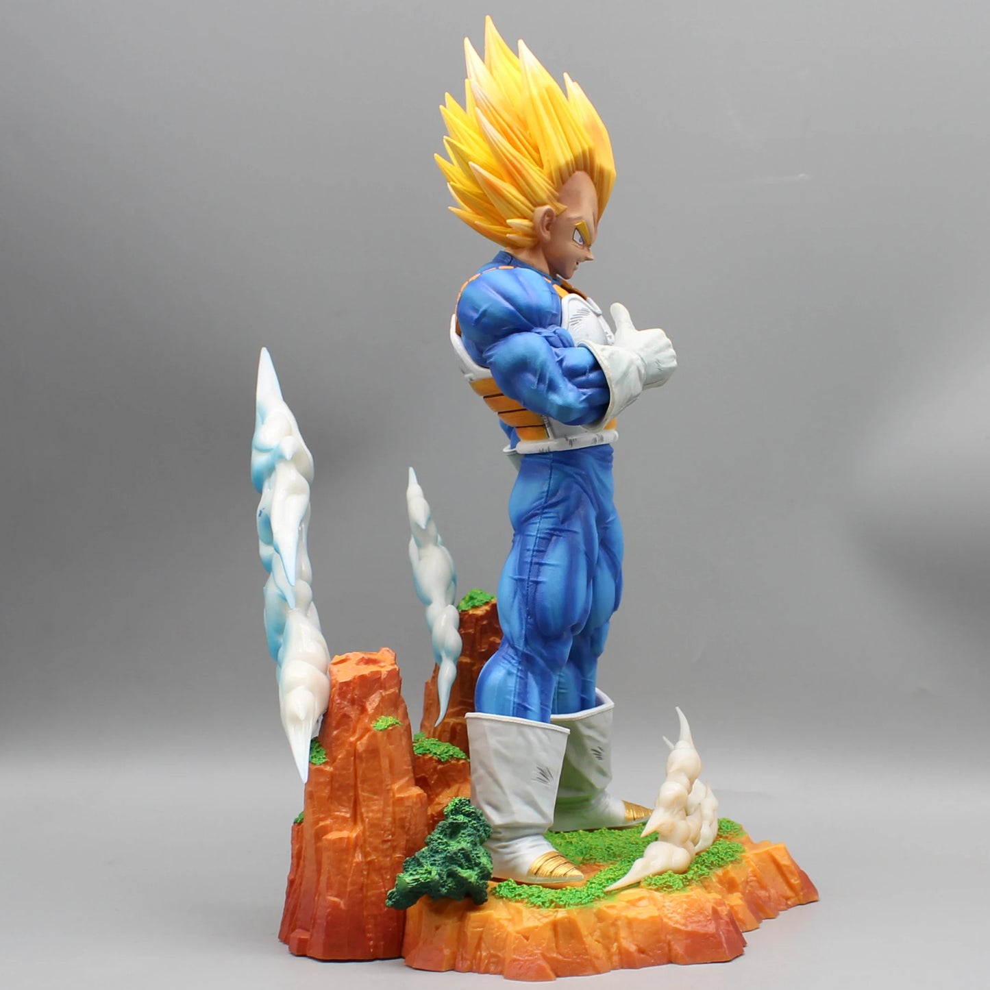 Vegeta Super Saiyan Clouds Studio PVC