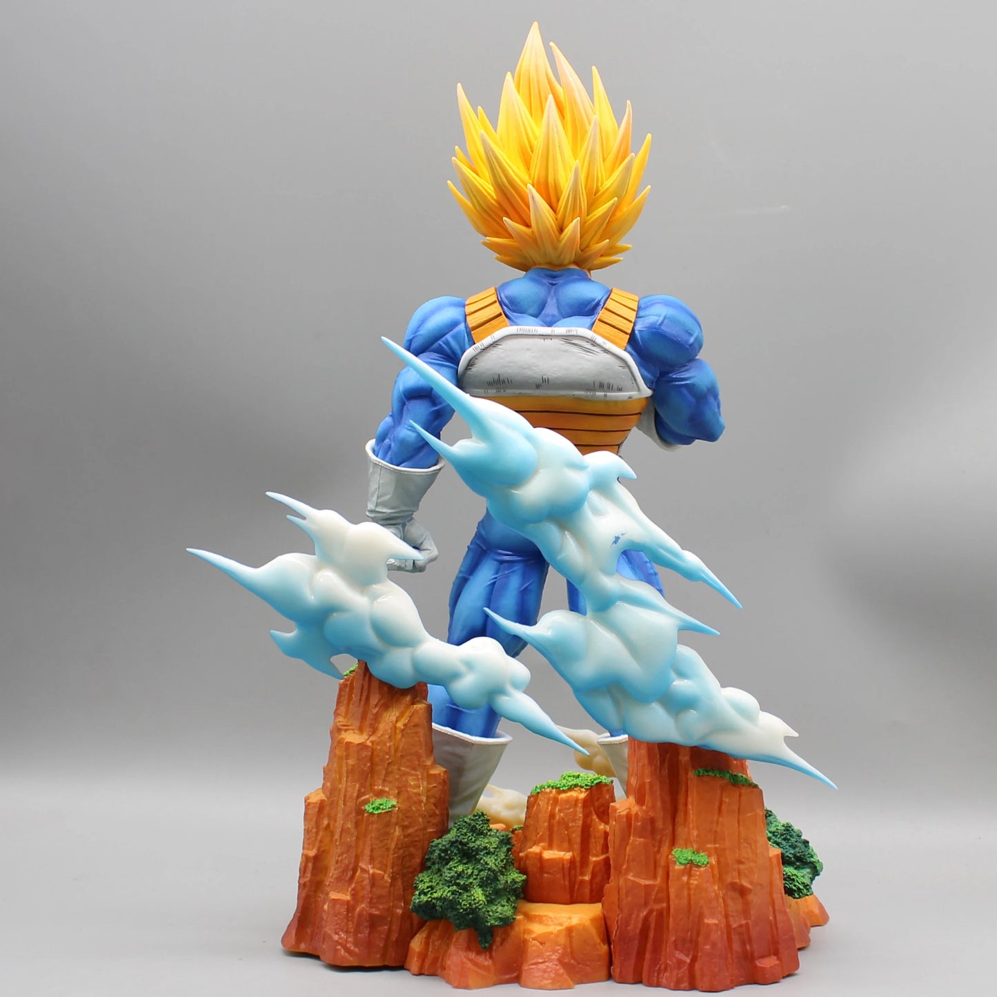 Vegeta Super Saiyan Clouds Studio PVC
