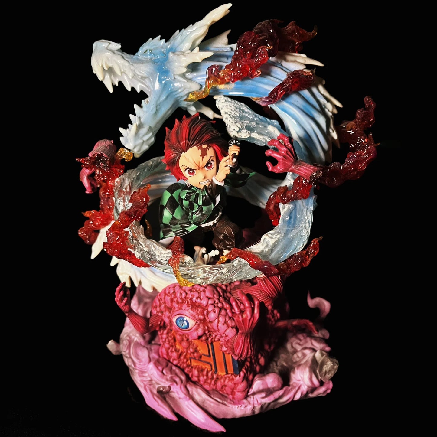 Tanjiro Kamado Dragón de Agua vs Hand Demon G5 Studio