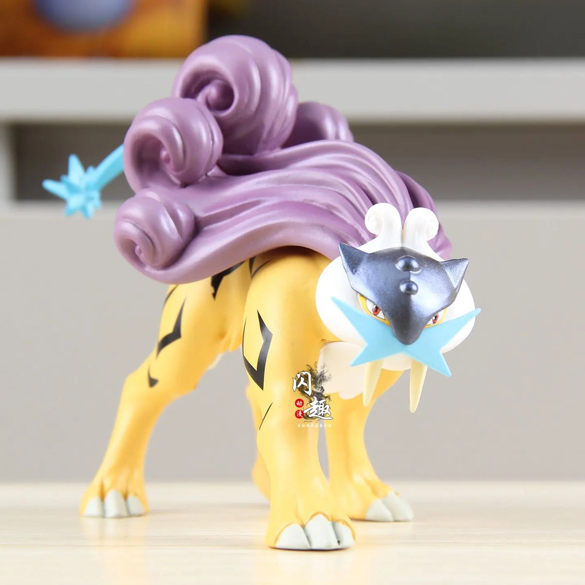 Figura Pokémon Perros Legendarios Entei, Raikou & Suicune Pokémon - vista frontal