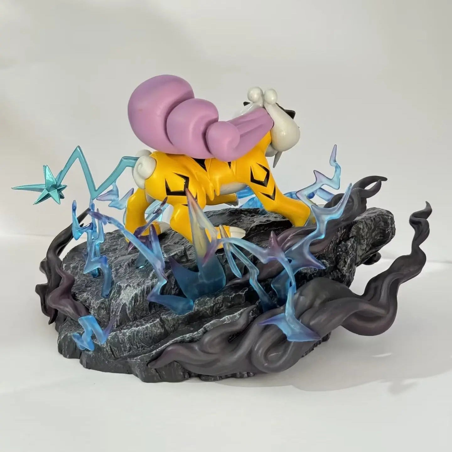 Raikou Legendary Pokémon Johto PUFF Studio PVC